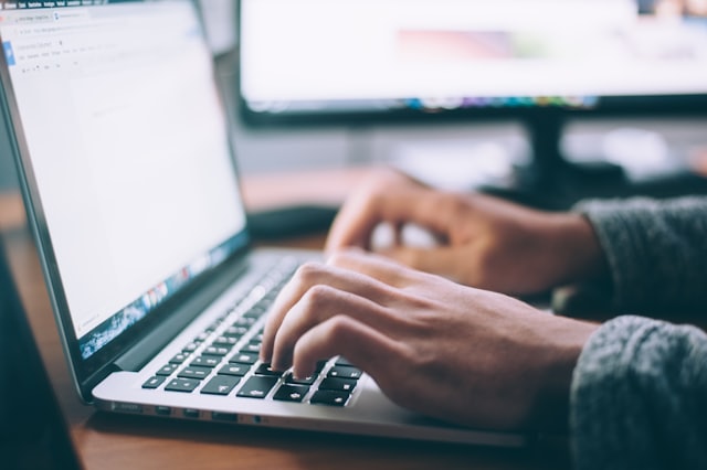 E-commerce back-office support engagement visual